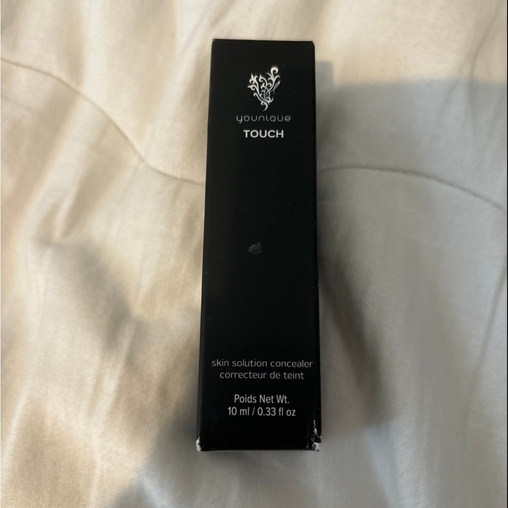 Younique concealer lace